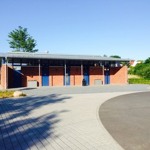 Sanitärgebäude beim Wohnmobilstellplatz am Noor Eckernförde
